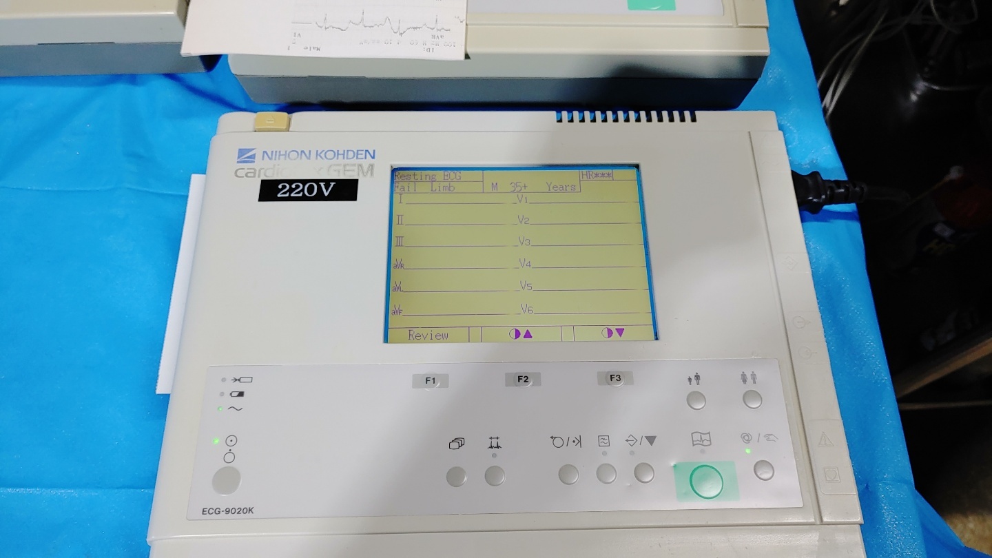 NIHON KOHDEN Cardiofax GEM ECG 9020K EKG