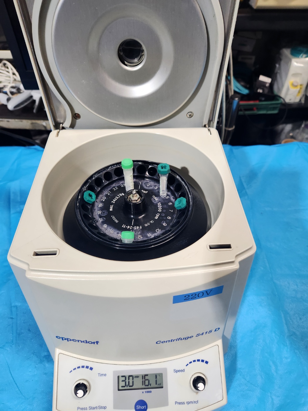 Eppendorf 5415 D Micro Centrifuge