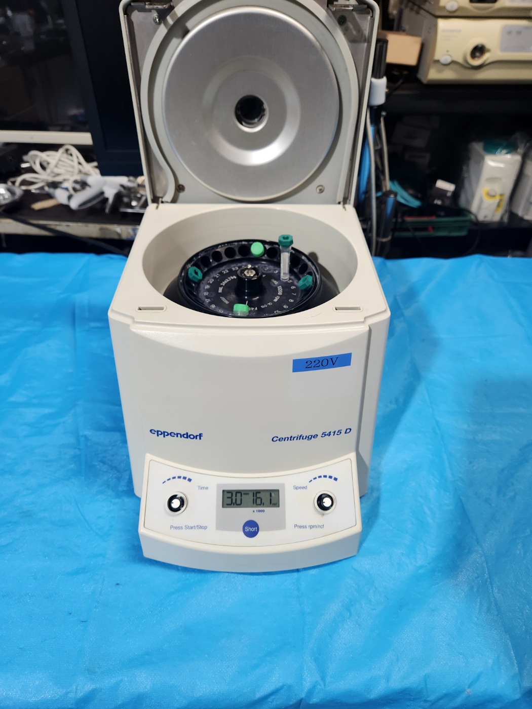 Eppendorf 5415 D Micro Centrifuge