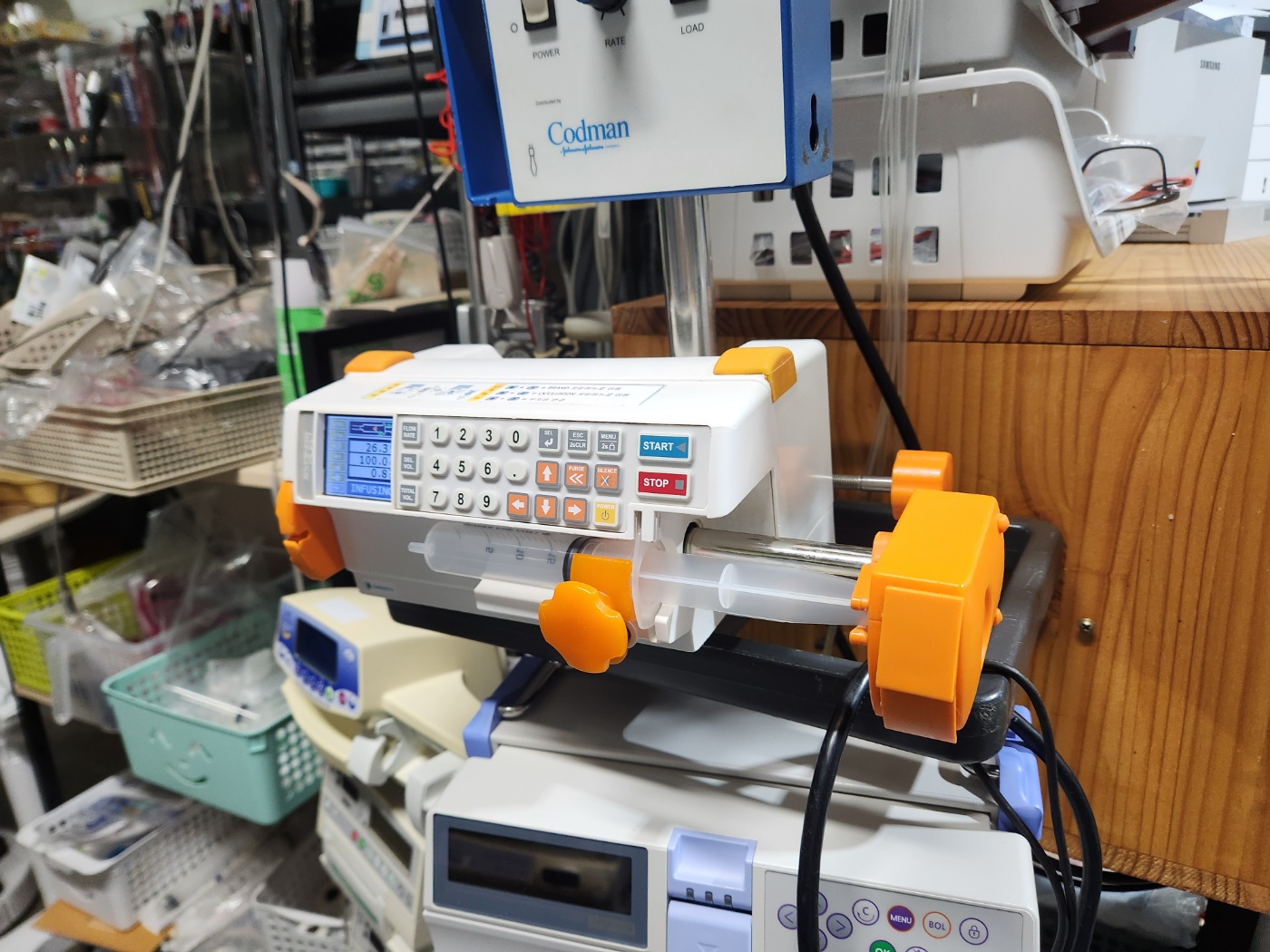 AMP SP-8800  SYRINGE PUMP