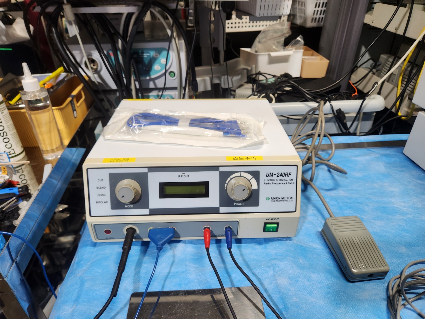 UM - 240 RF Electrosurgical unit