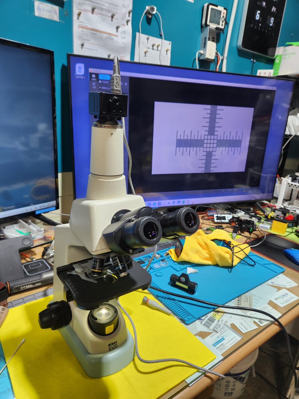 Nikon Eclipse E100 Microscope